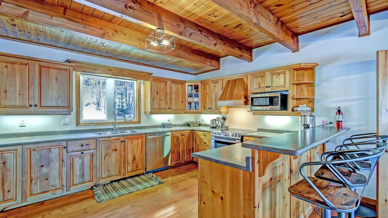 Photo of Kitchen in Algonquin Highlands