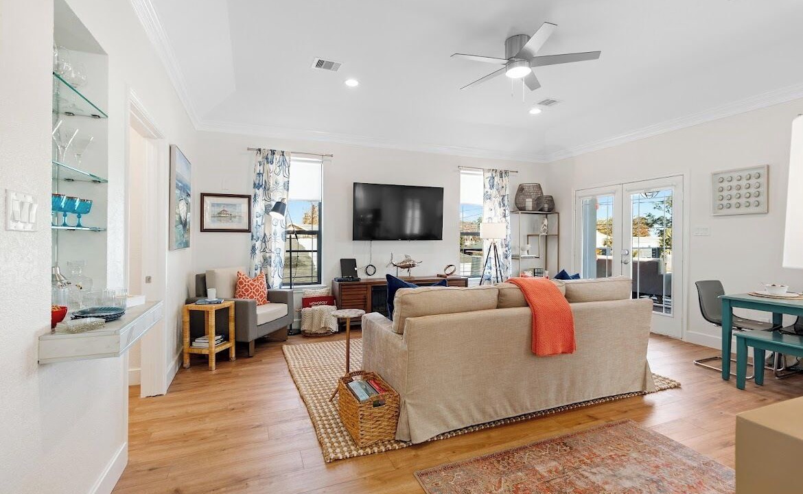 Photo of Livingroom in Clear Lake Shores