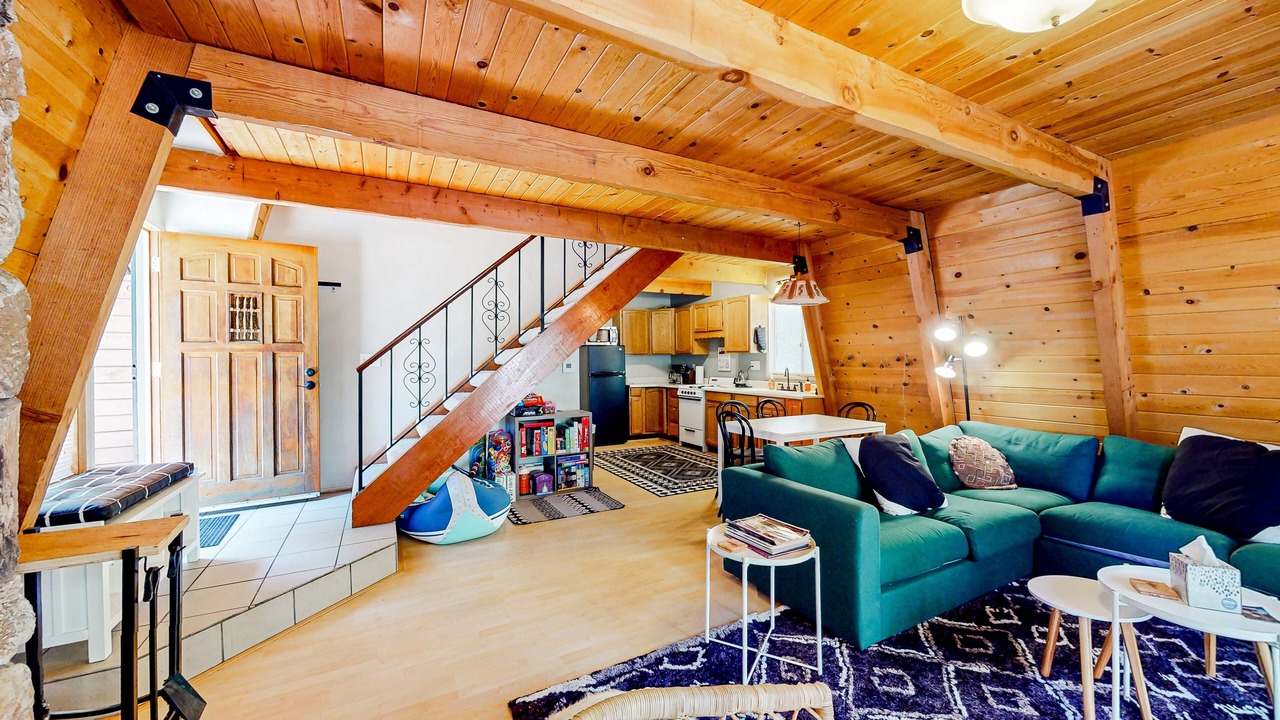 Photo of Livingroom in Crestline