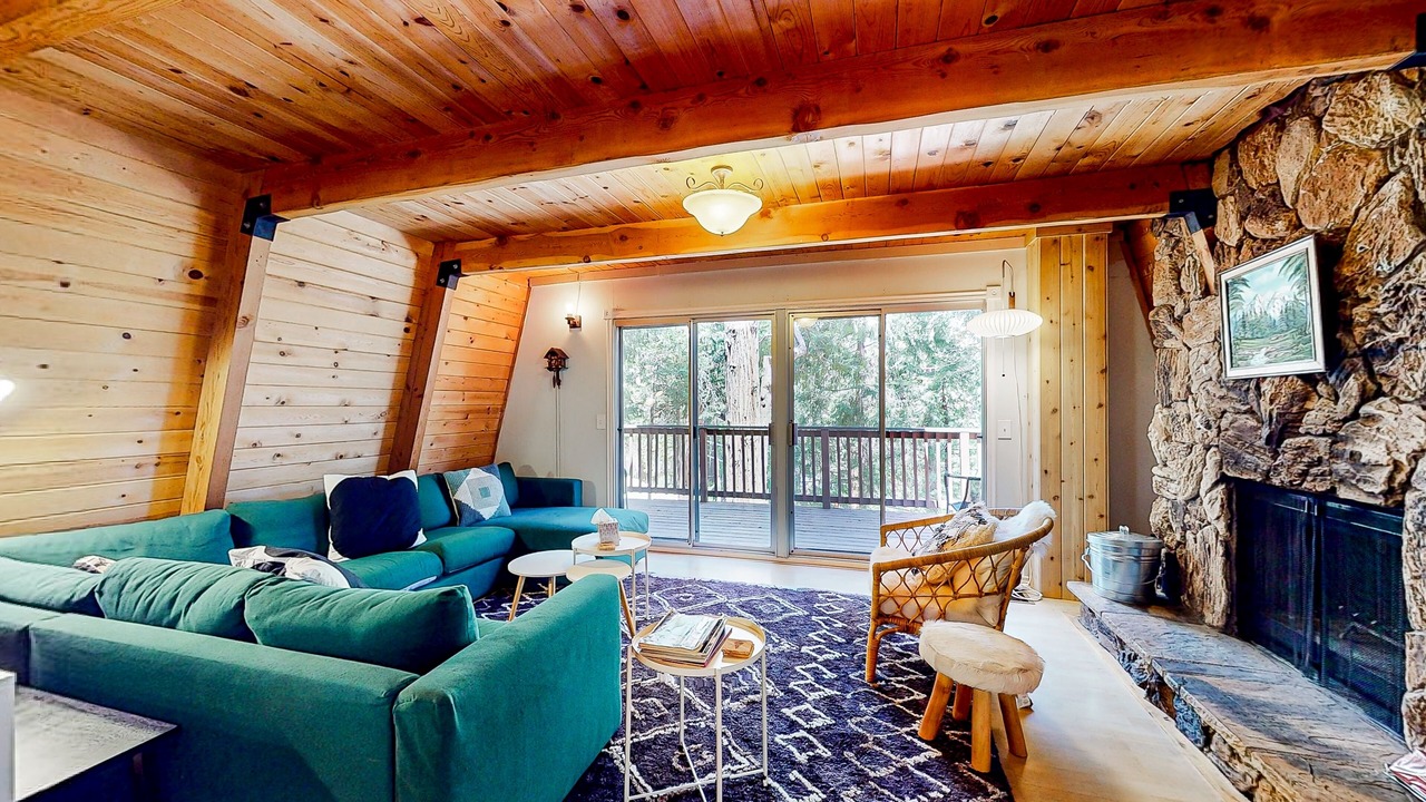 Photo of Livingroom in Crestline