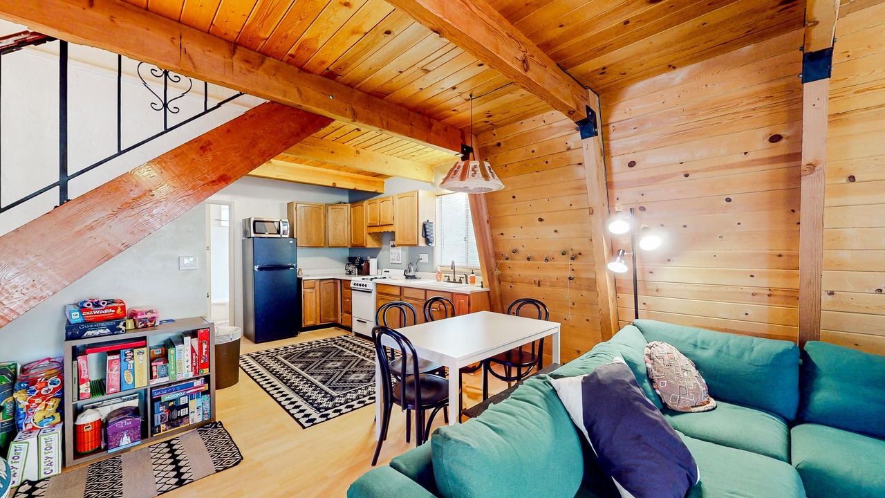 Photo of Livingroom in Crestline