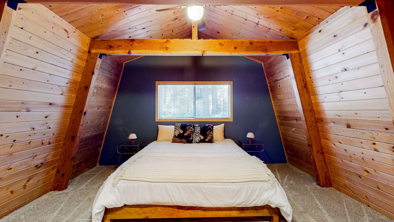 Photo of Bedroom in Crestline