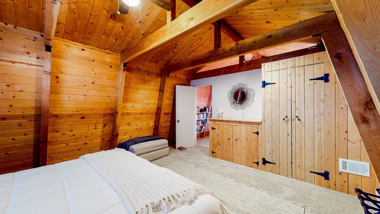 Photo of Bedroom in Crestline