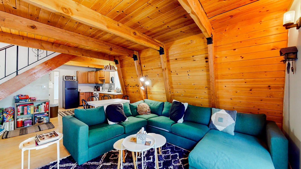 Photo of Livingroom in Crestline