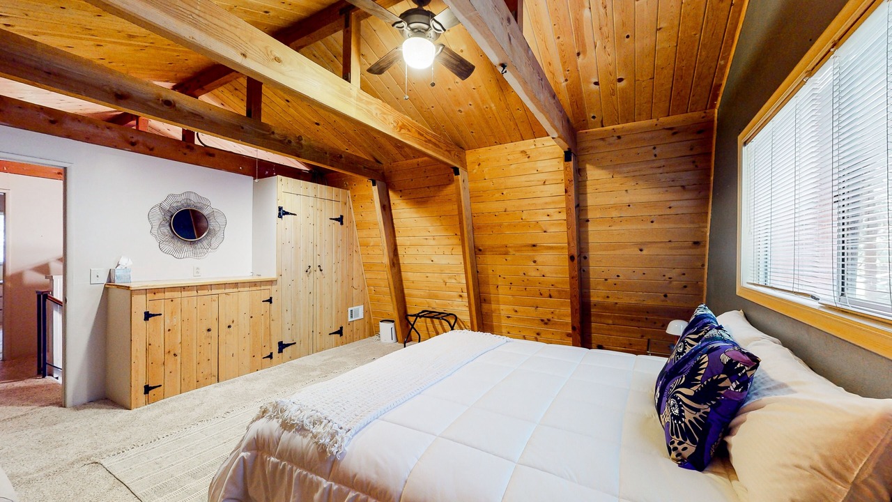 Photo of Bedroom in Crestline