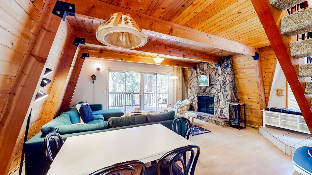 Photo of Livingroom in Crestline