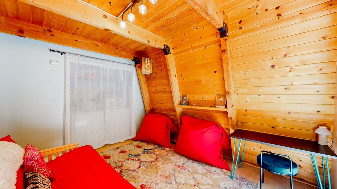 Photo of Bedroom in Crestline