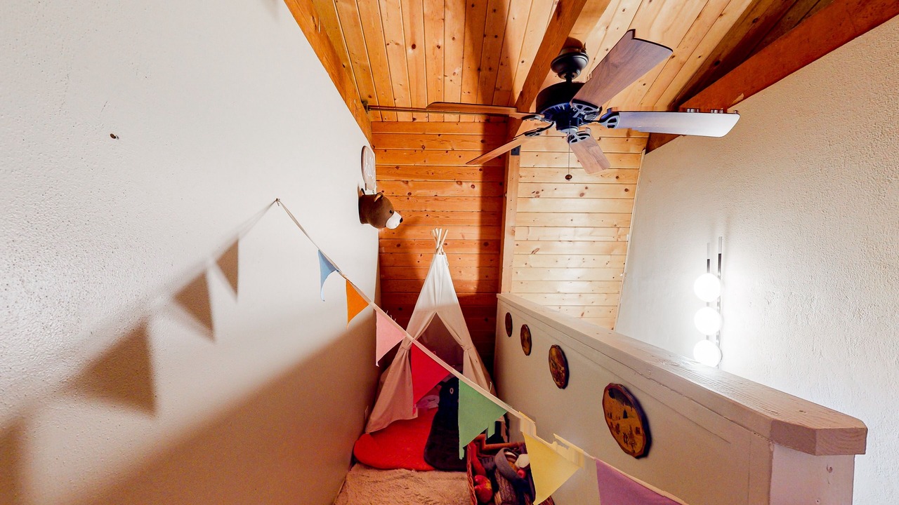 Photo of Bedroom in Crestline