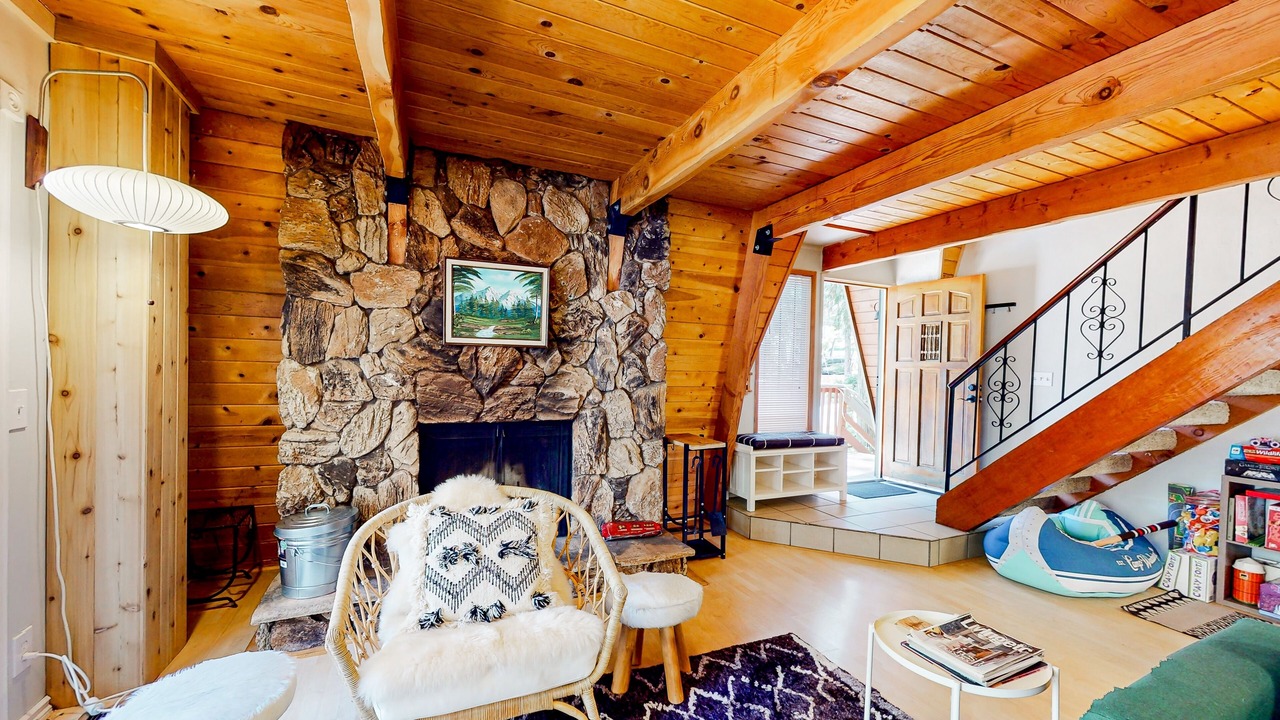 Photo of Livingroom in Crestline