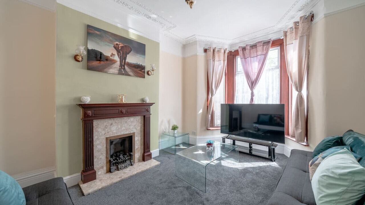 Photo of Livingroom in Seven Kings