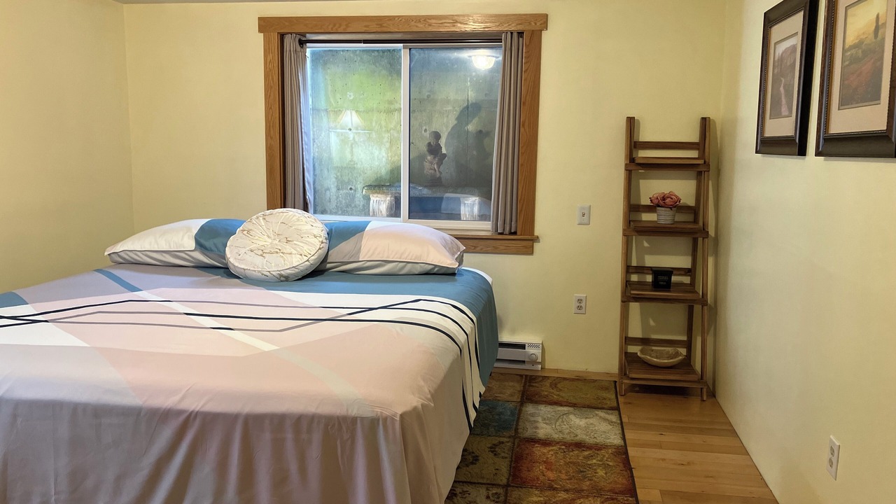 Photo of Bedroom in West Stayton