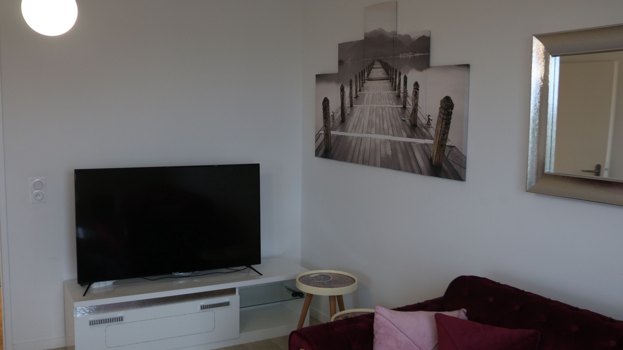 Photo of Livingroom in Center