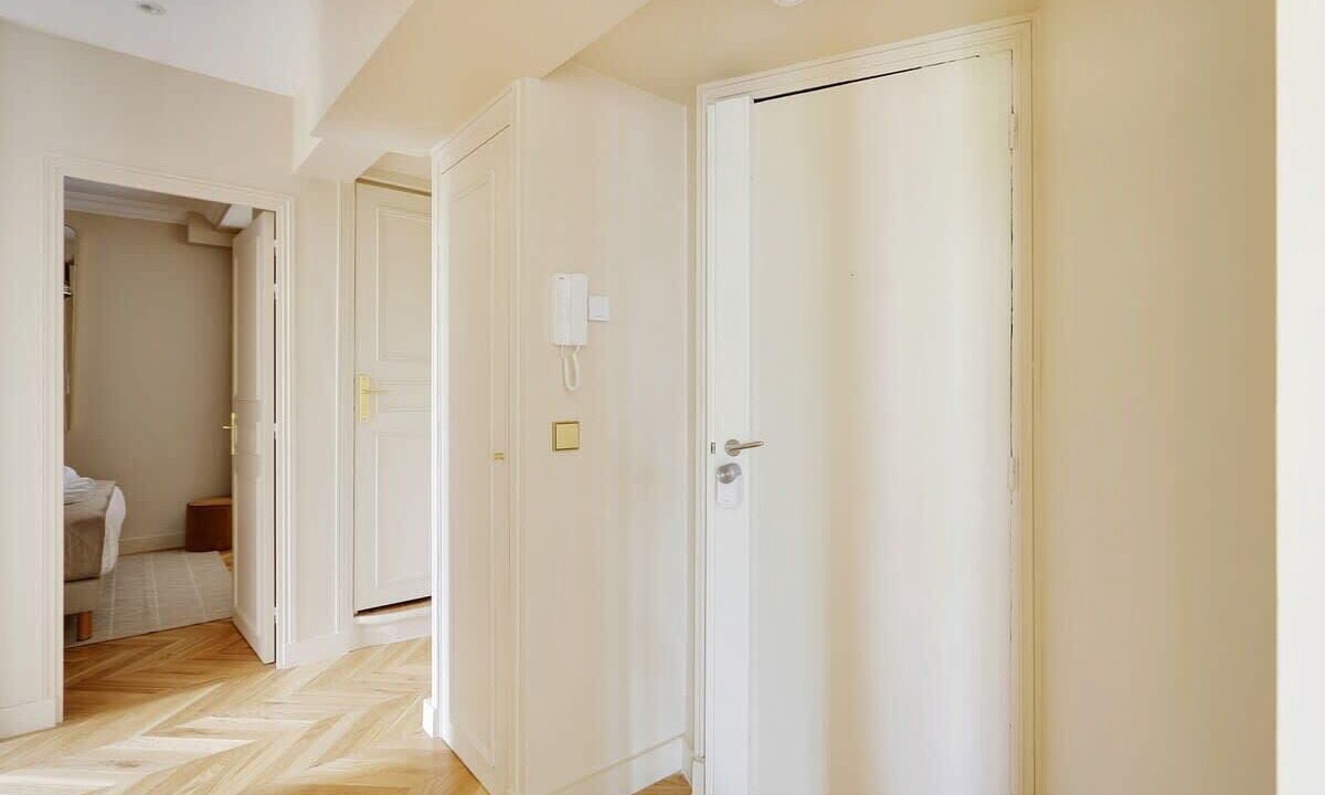 Photo of Others in Necker