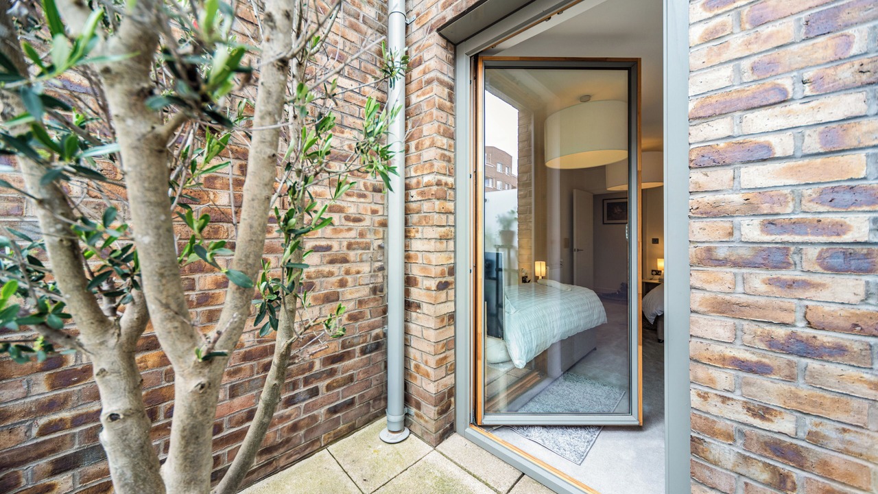 Photo of Others in Thames