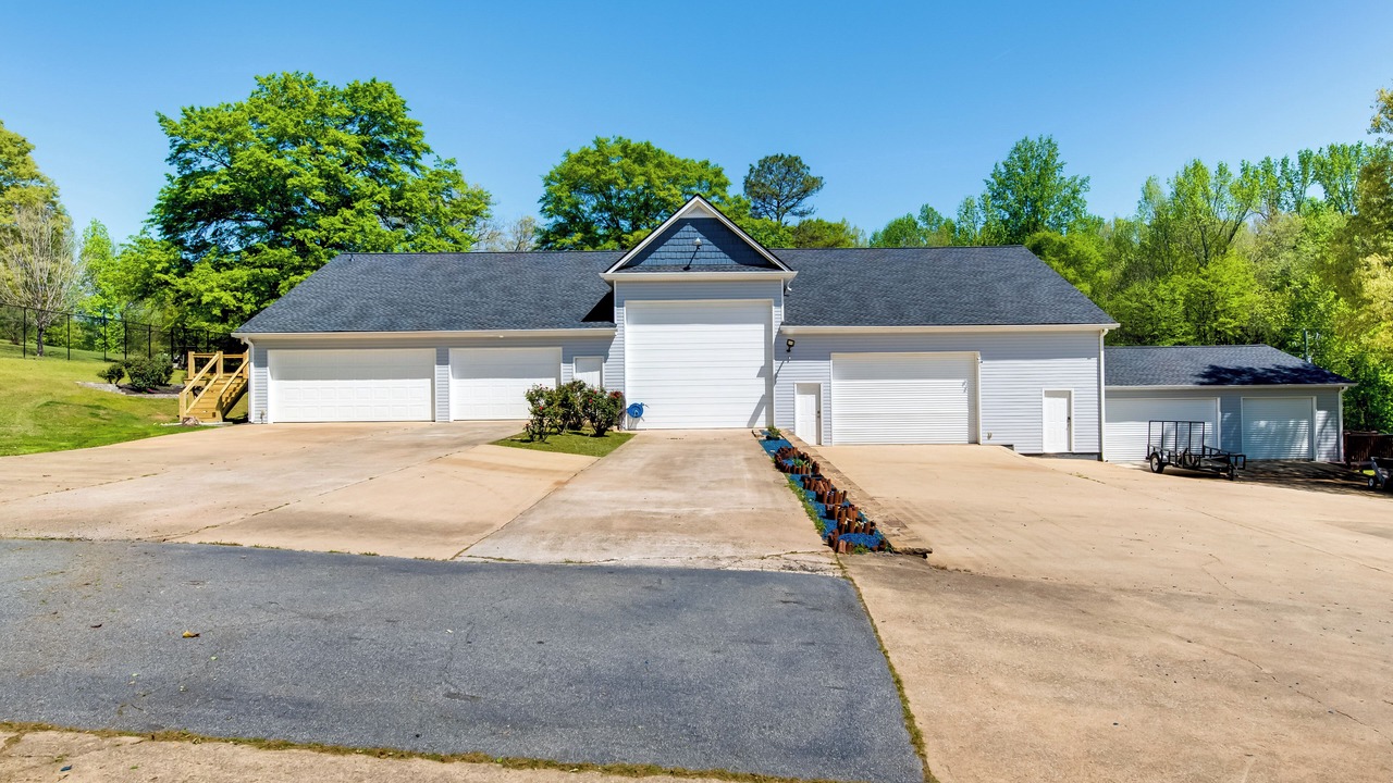 Photo of Others in Hiram