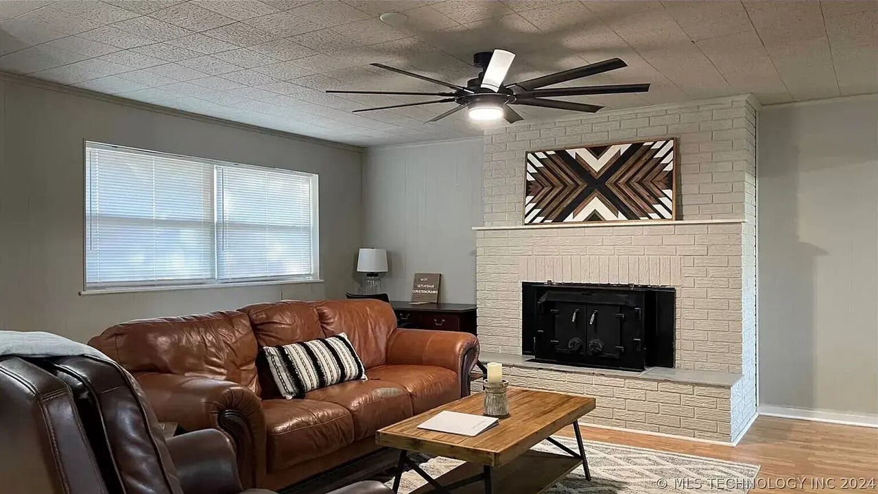 Photo of Livingroom in Owasso