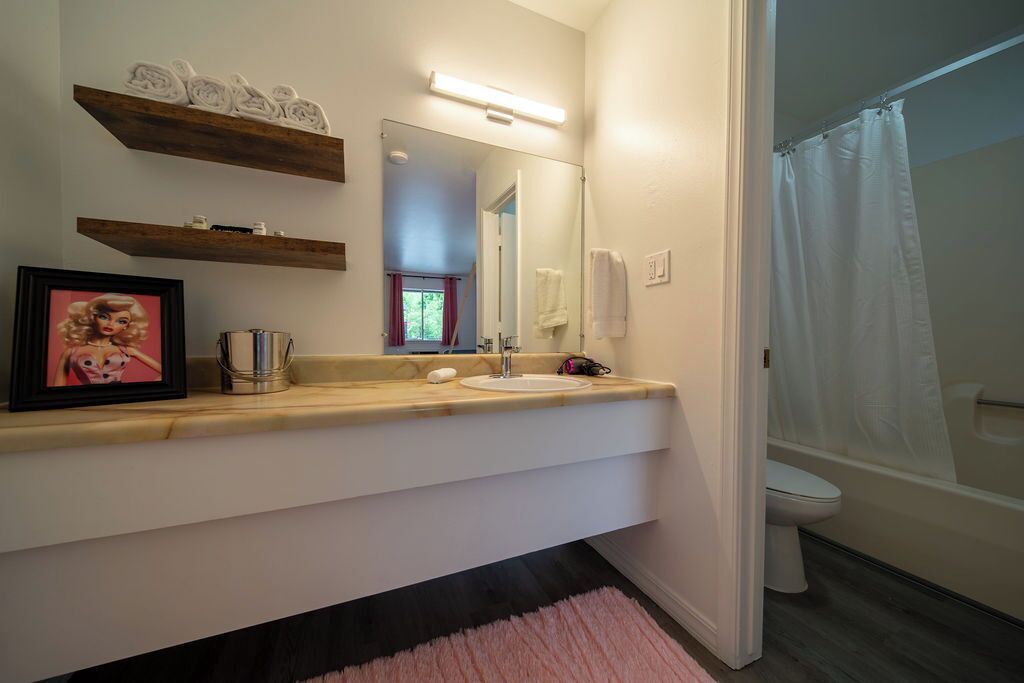 Photo of Bathroom in Eureka Springs Historic District