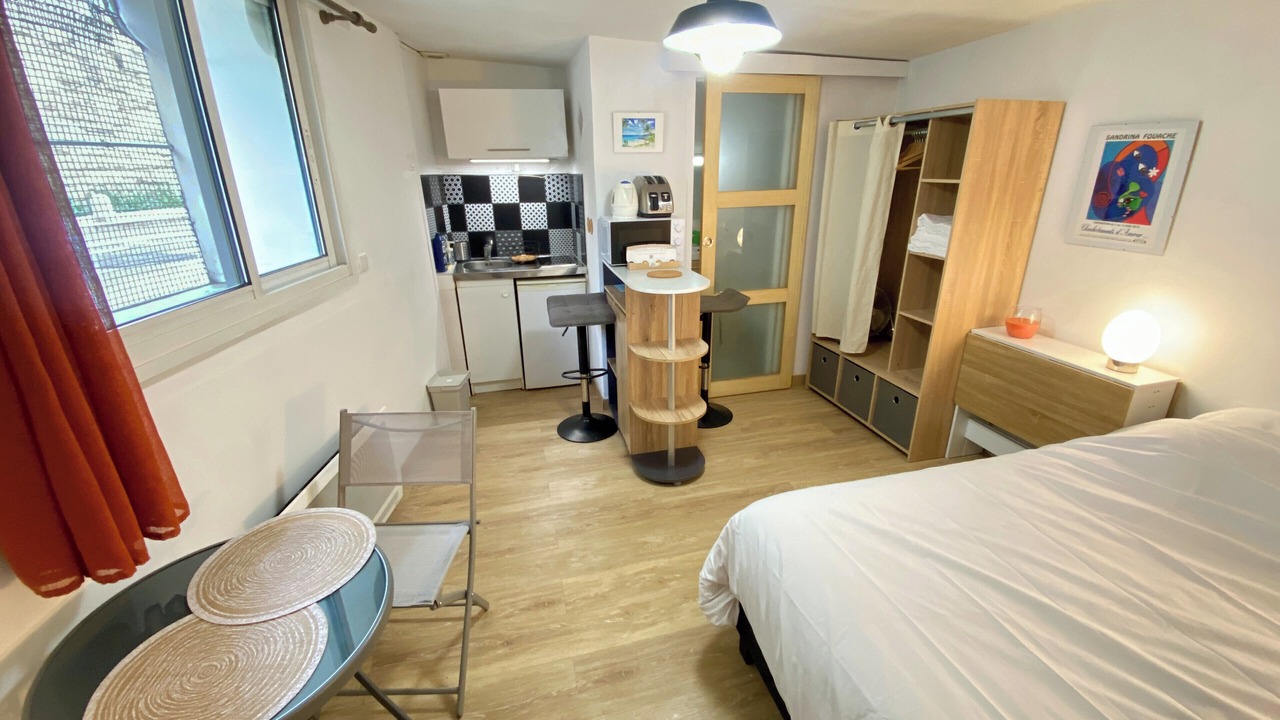 Photo of Bedroom in Les Arceaux