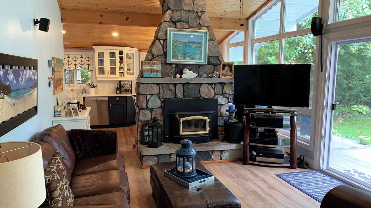 Photo of Livingroom in Kincardine