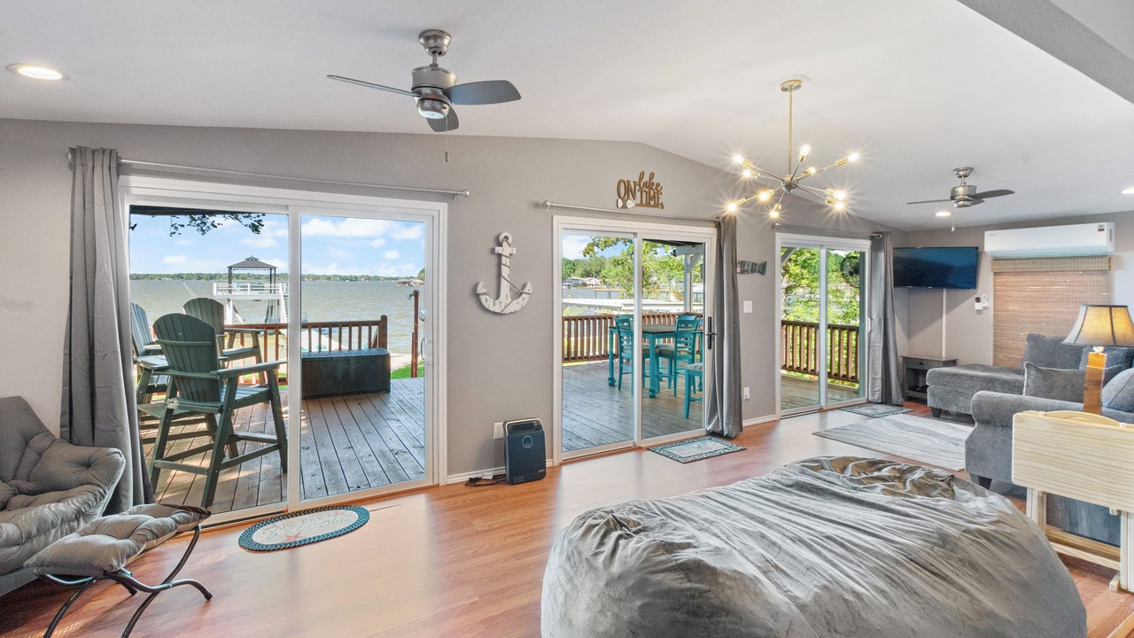 Photo of Livingroom in Carolyn Estates