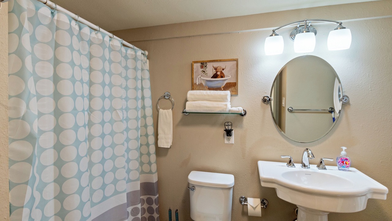 Photo of Bathroom in Carolyn Estates
