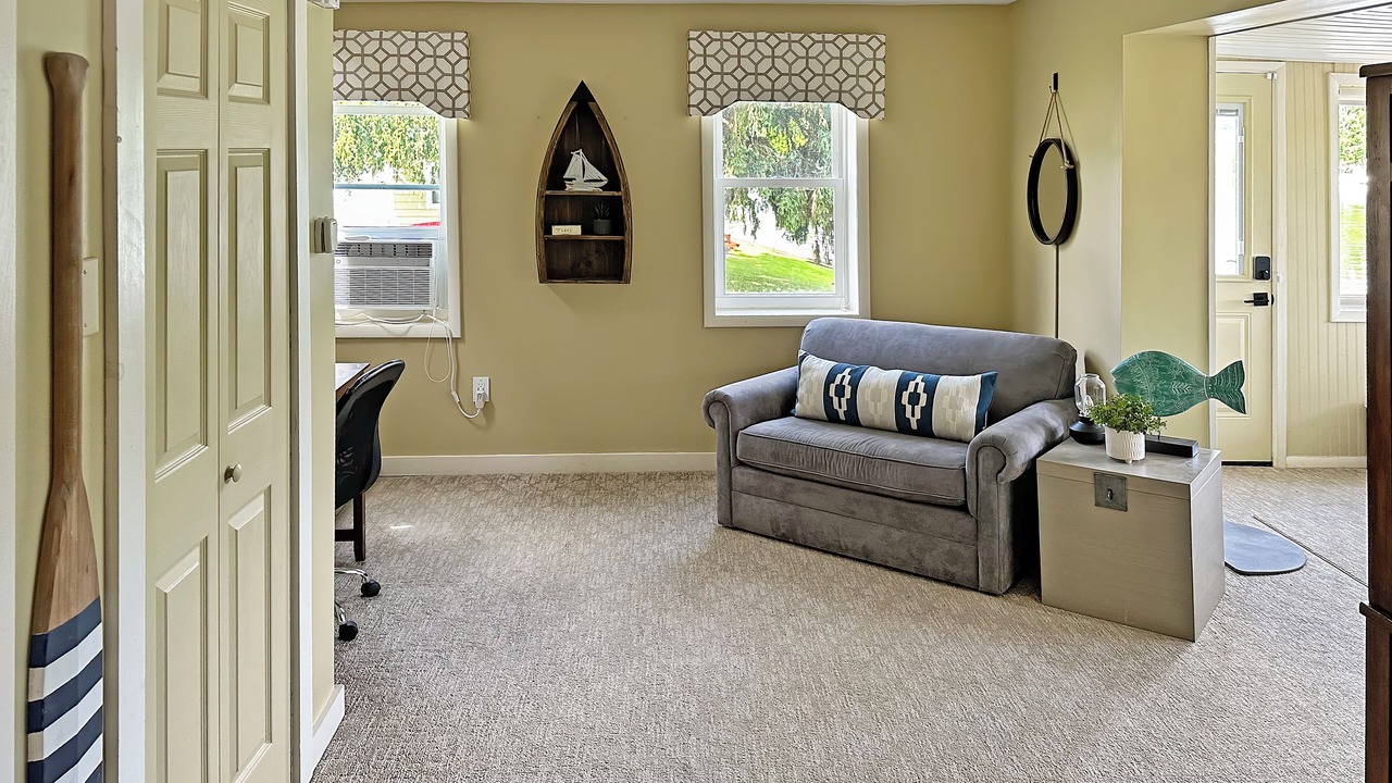 Photo of Livingroom in Homer