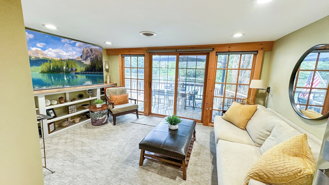 Photo of Livingroom in Homer