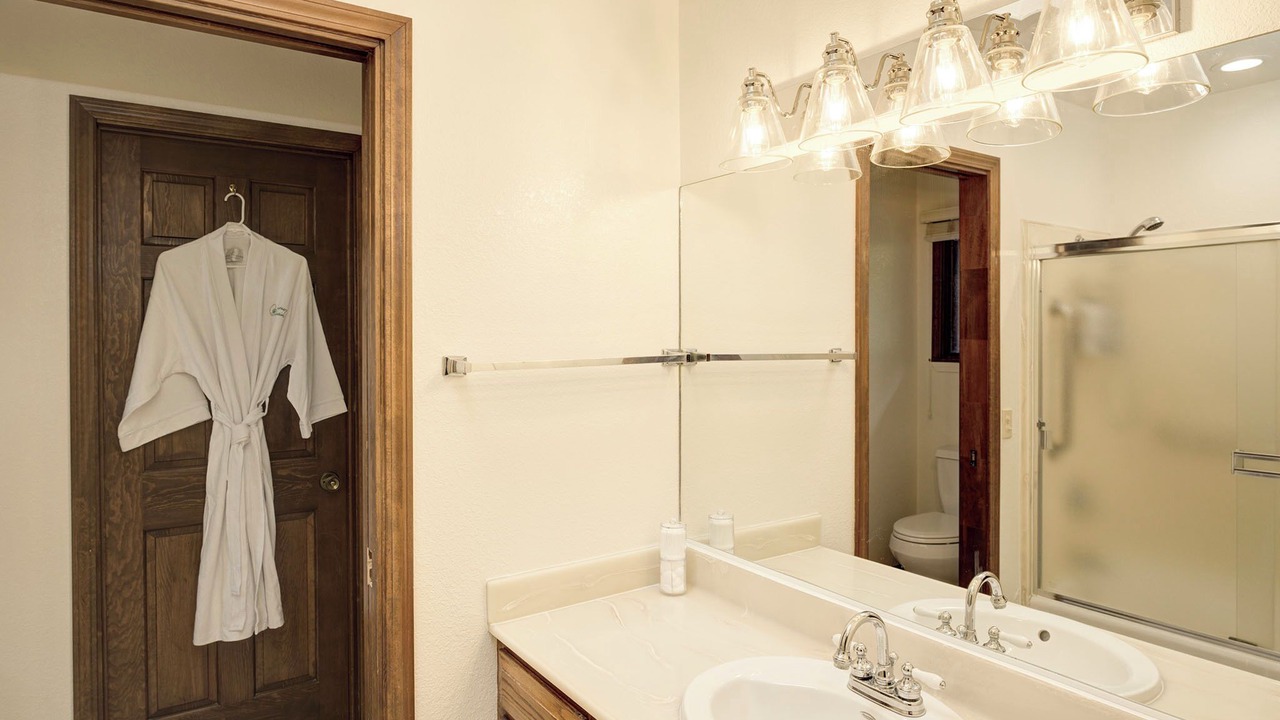 Photo of Bathroom in Golden Rectangle