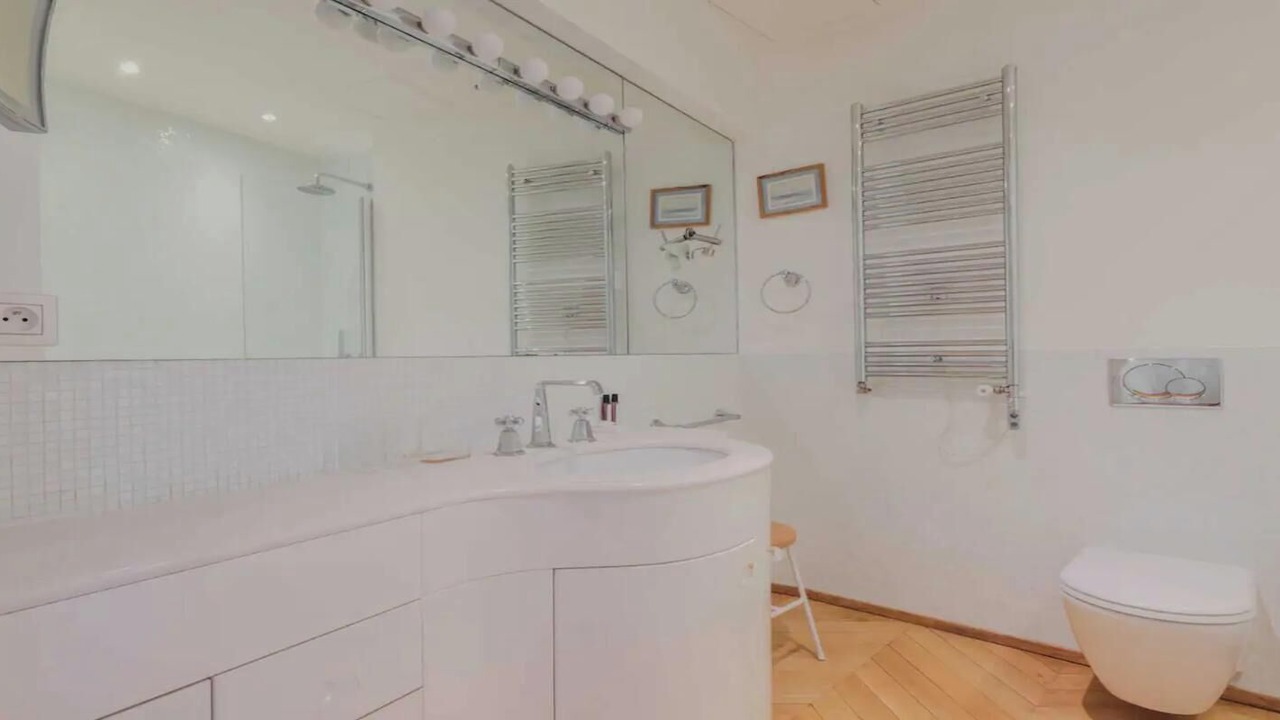 Photo of Bathroom in Odeon