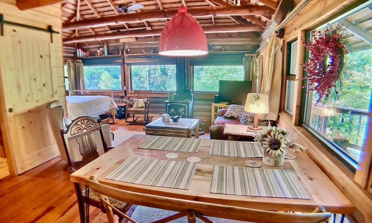 Photo of Bedroom in Eureka Springs