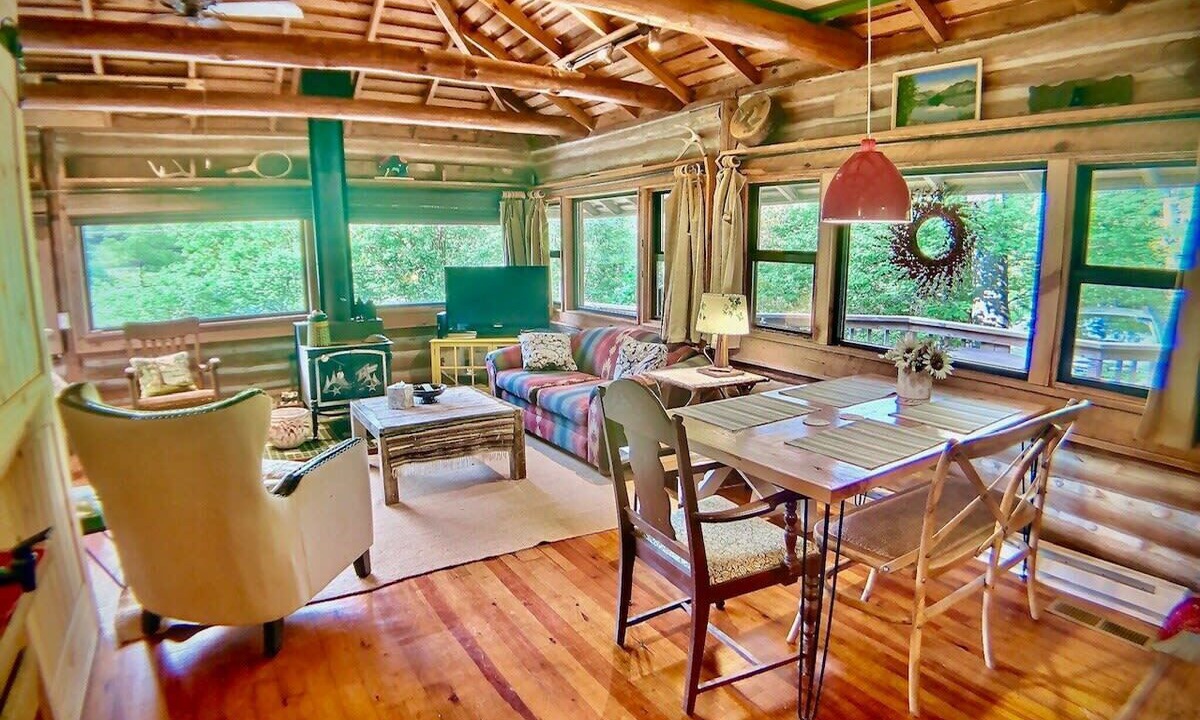 Photo of Livingroom in Eureka Springs