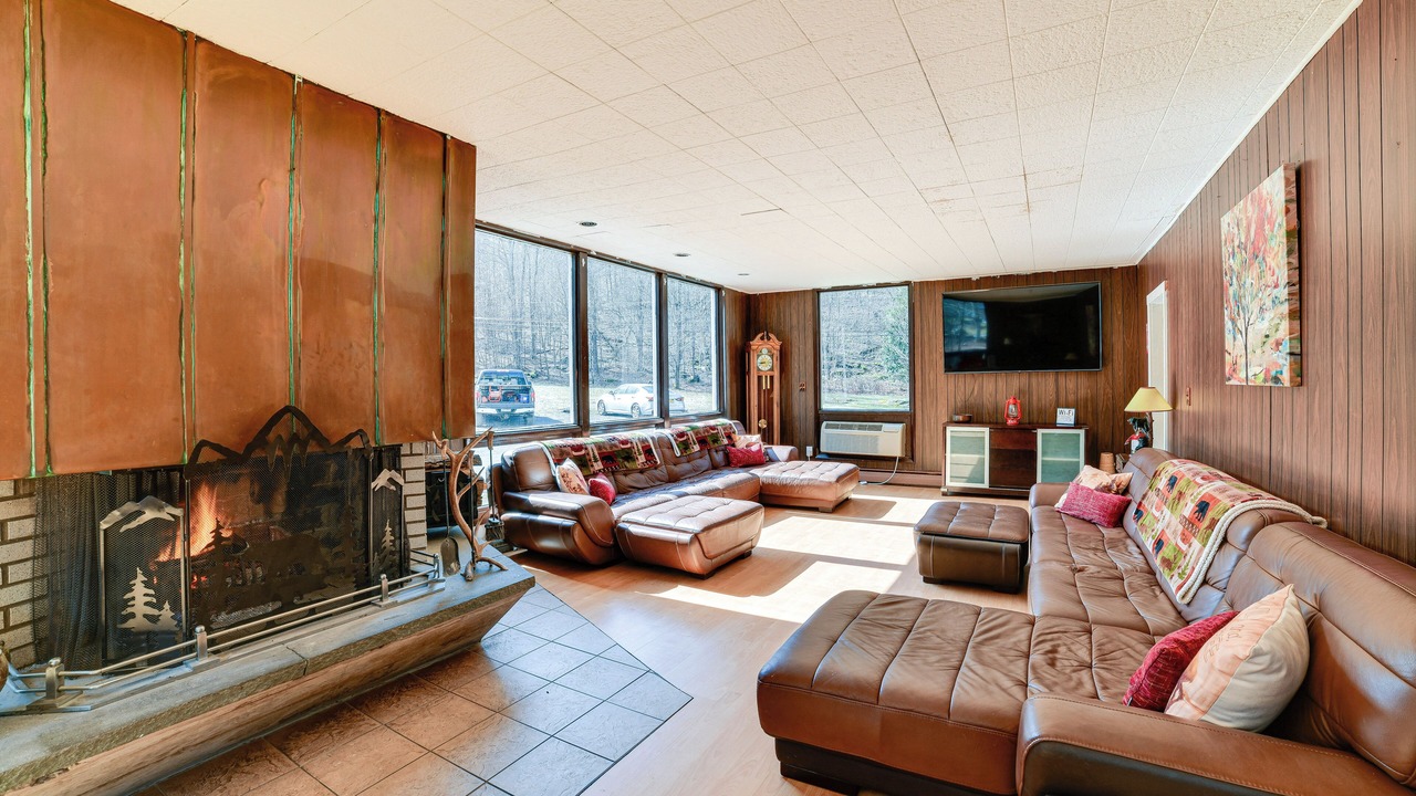 Photo of Livingroom in East Branch