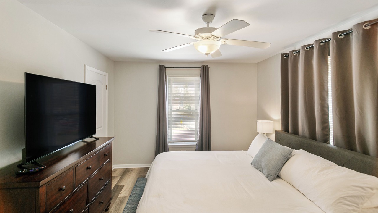 Photo of Bedroom in Russell