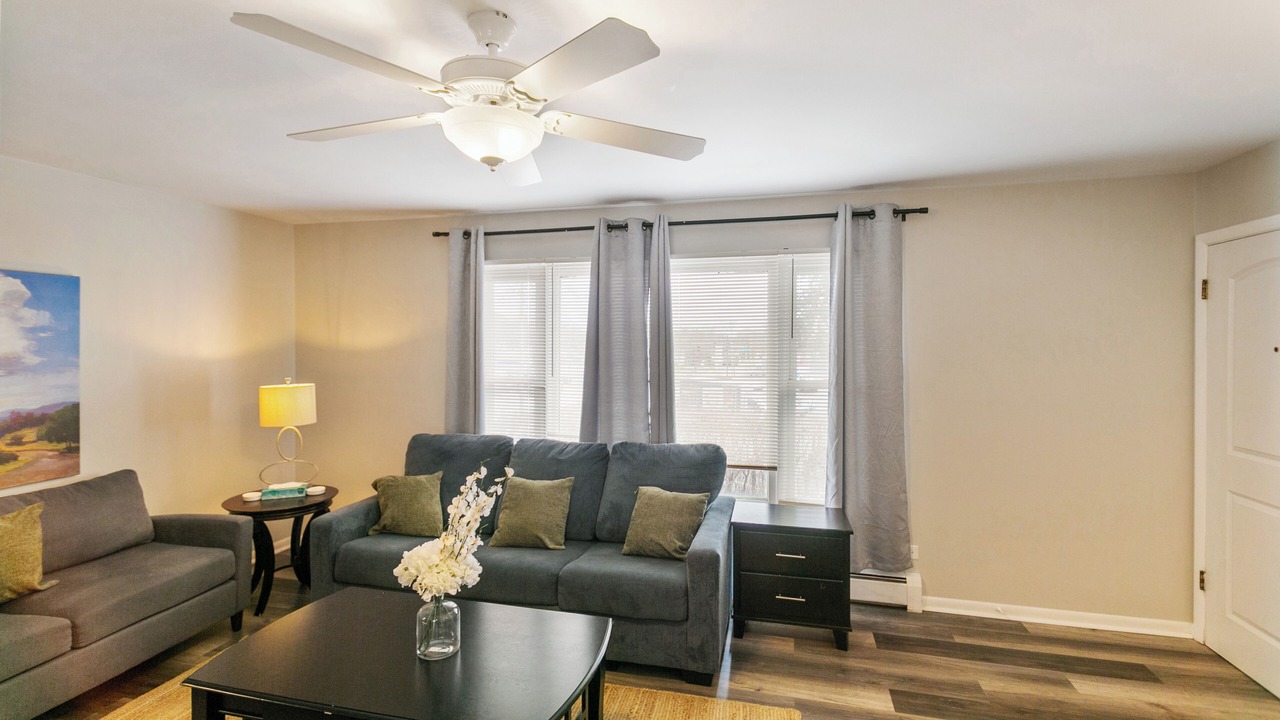 Photo of Livingroom in Russell