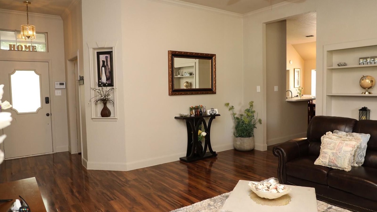 Photo of Livingroom in Saginaw