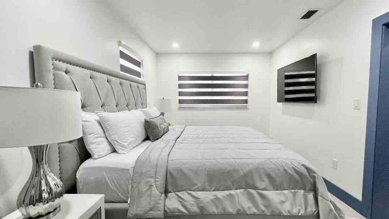 Photo of Bedroom in Olympia Heights