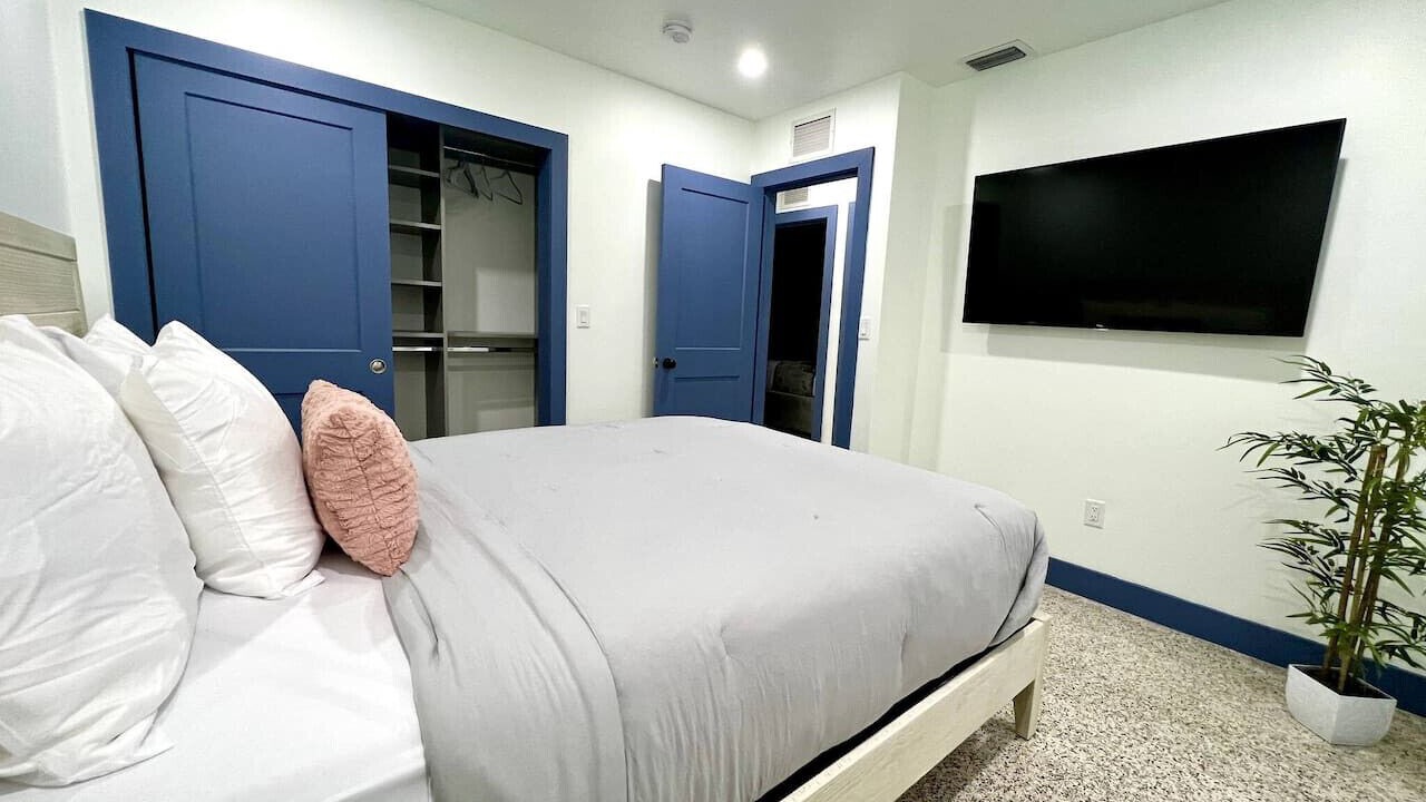 Photo of Bedroom in Olympia Heights