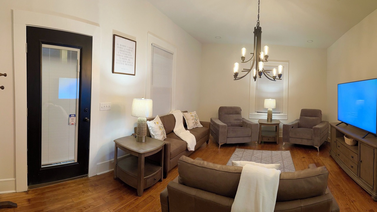 Photo of Livingroom in Lenoir