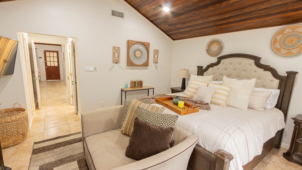 Photo of Bedroom in South Side