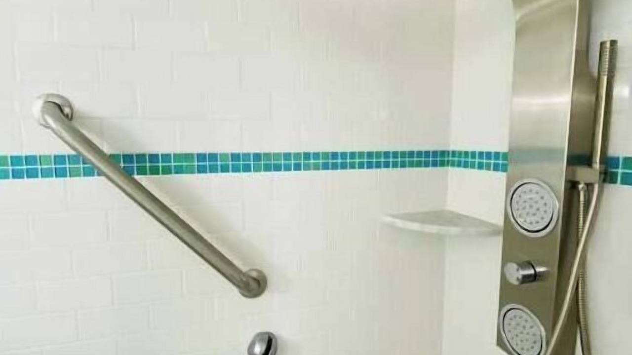 Photo of Bathroom in Valley Run