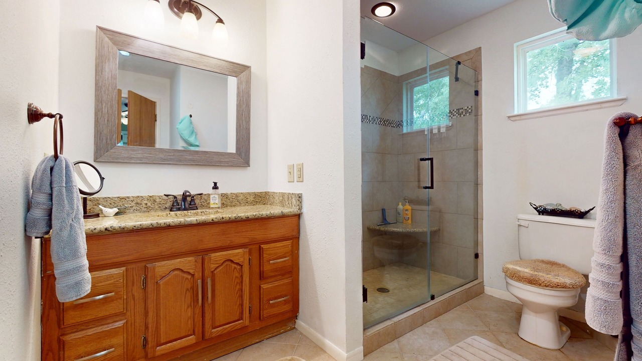 Photo of Bathroom in Cotton Gin