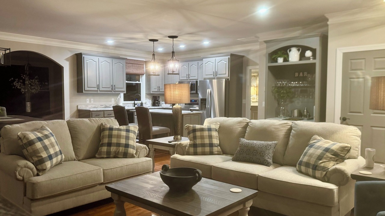 Photo of Livingroom in Big Canoe