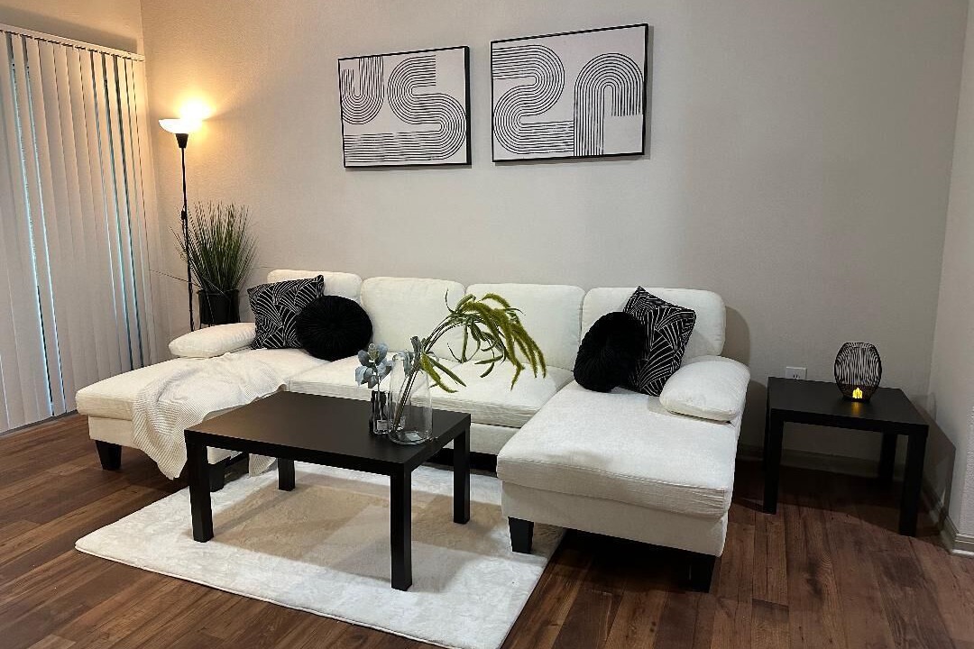 Photo of Livingroom in Greenway Plaza-Upper Kirby