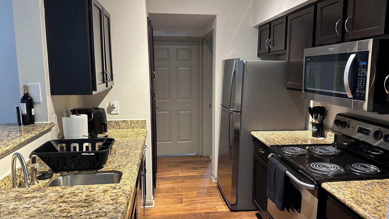 Photo of Kitchen in Greenway Plaza-Upper Kirby