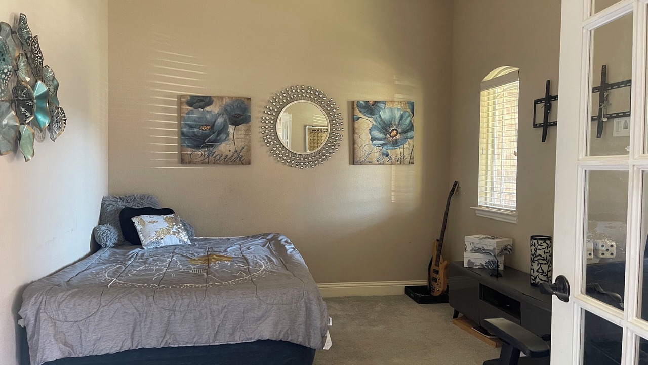 Photo of Bedroom in Crowley