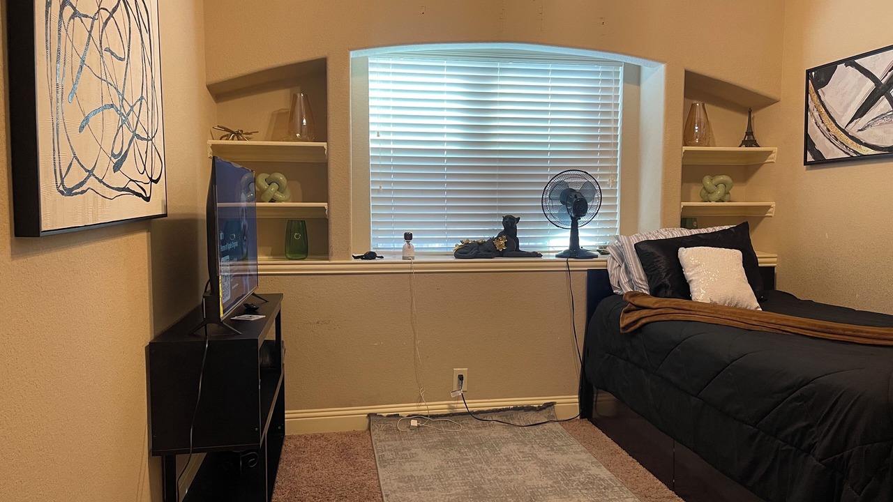 Photo of Bedroom in Crowley