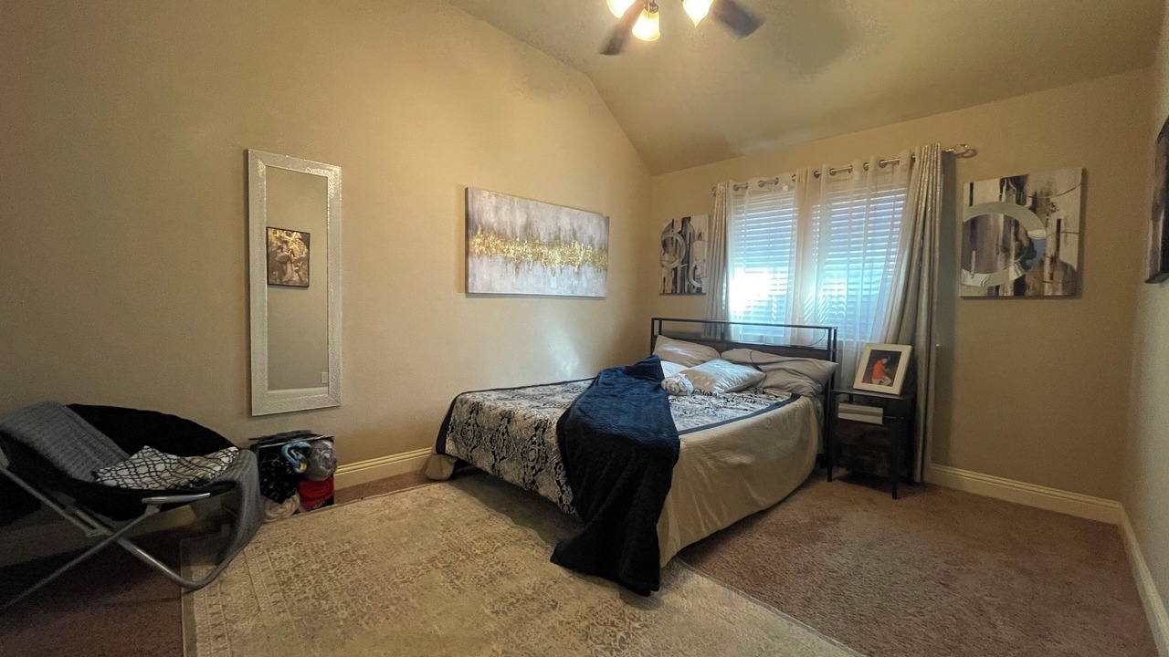 Photo of Bedroom in Crowley