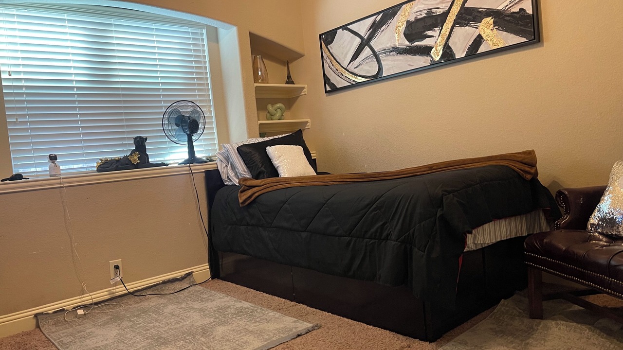 Photo of Bedroom in Crowley
