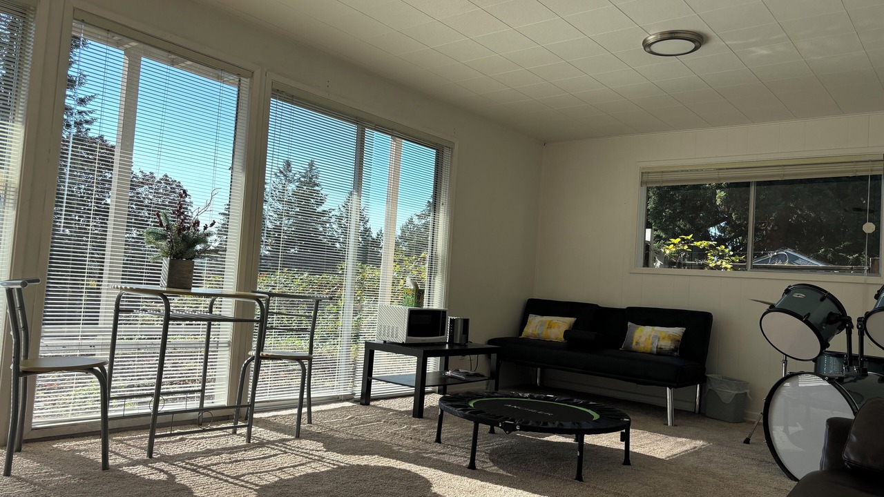 Photo of Livingroom in Education Hill