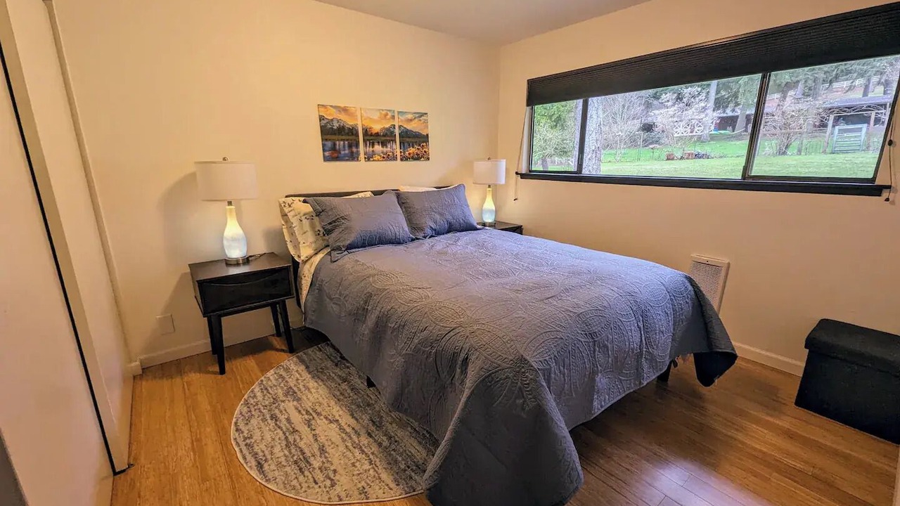 Photo of Bedroom in Allyn-Grapeview